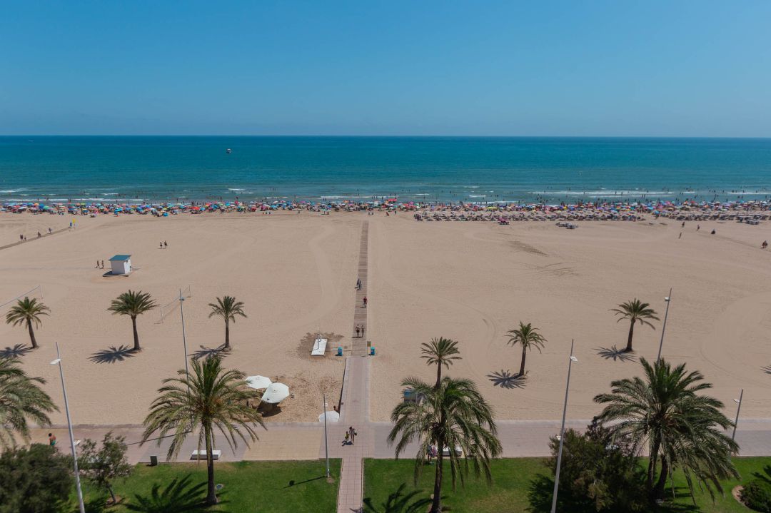 Vistas de la playa de Gandia desde un apartamento turístico Vistas de la playa de Gandia desde un apartamento turístico