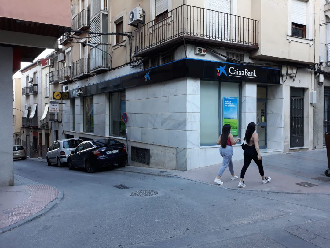 Sucursal principal de CaixaBank en la calle General Fresneda de Jódar Sucursal principal de CaixaBank en la calle General Fresneda de Jódar