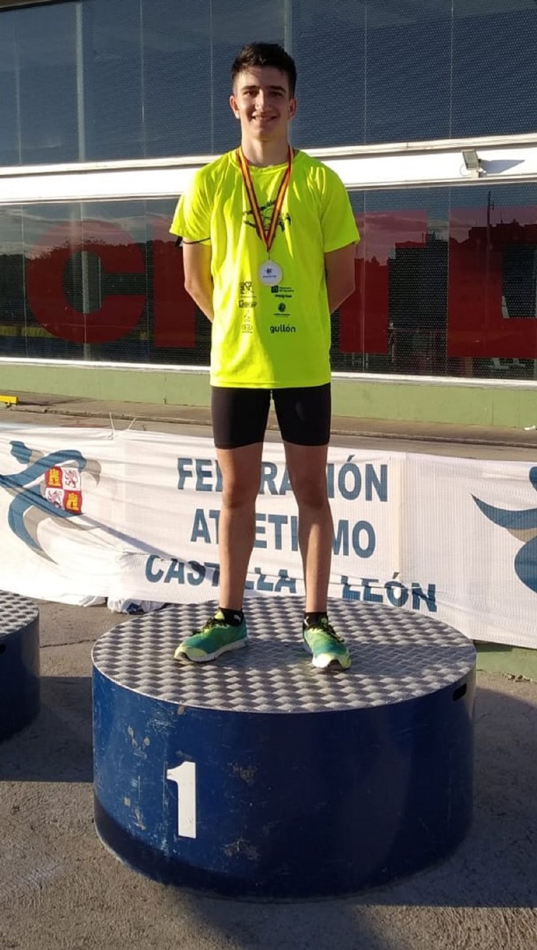 Rodrigo Santa Elena en lo más alto del podio Rodrigo Santa Elena en lo más alto del podio