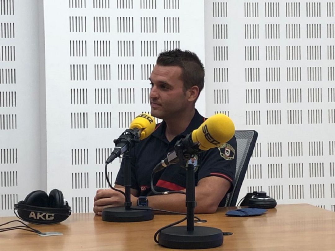 Antonio Martínez, ante el micrófono del programa Hoy por Hoy Sevilla Antonio Martínez, ante el micrófono del programa Hoy por Hoy Sevilla