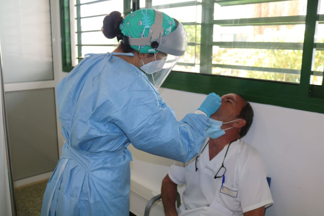 Solo quedan dos pacientes ingresados con Covid en el Molina Orosa, uno de ellos en Cuidados Intensivos. Solo quedan dos pacientes ingresados con Covid en el Molina Orosa, uno de ellos en Cuidados Intensivos.