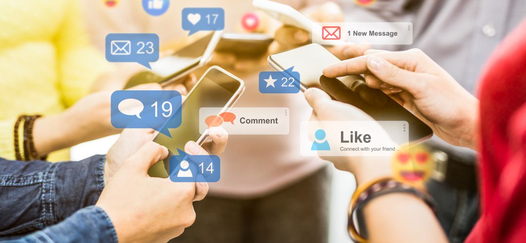 Muchas personas tienen más de un perfil abierto en diferentes redes sociales y las mujeres, según las estadísticas, son las que más se registran. Muchas personas tienen más de un perfil abierto en diferentes redes sociales y las mujeres, según las estadísticas, son las que más se registran.