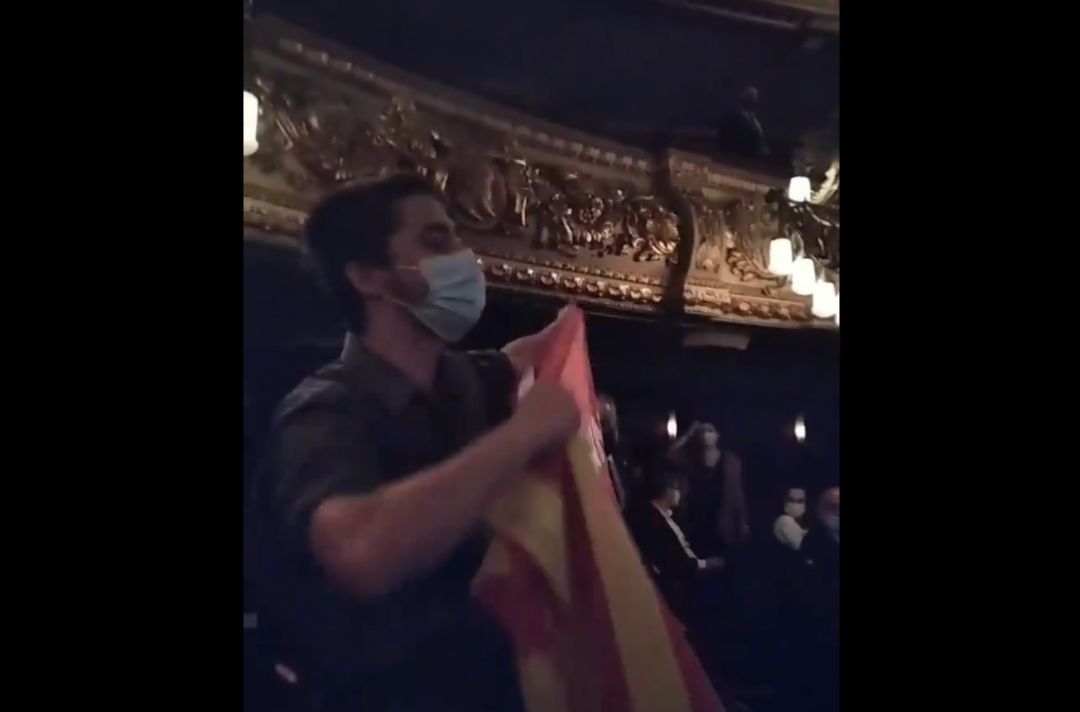 El joven de Arran que ha interrumpido el discurso de Pedro Sánchez al grito de "Independencia" El joven de Arran que ha interrumpido el discurso de Pedro Sánchez al grito de "Independencia"
