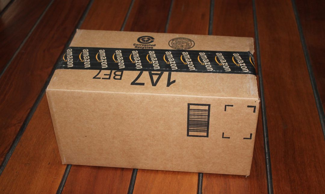Los detenidos manipulaban los precintos de Amazon, robaban el interior de las cajas y luego las rehacían Los detenidos manipulaban los precintos de Amazon, robaban el interior de las cajas y luego las rehacían