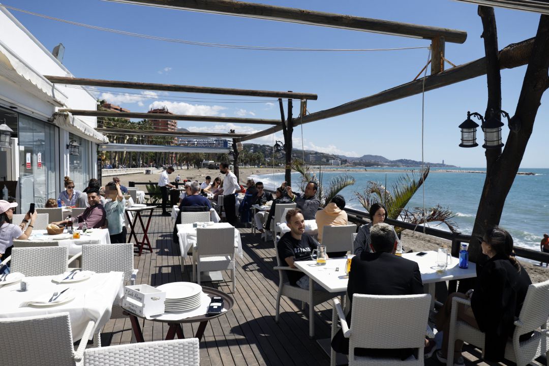 Un bar frente a la playa de la Malagueta (Málaga) Un bar frente a la playa de la Malagueta (Málaga)