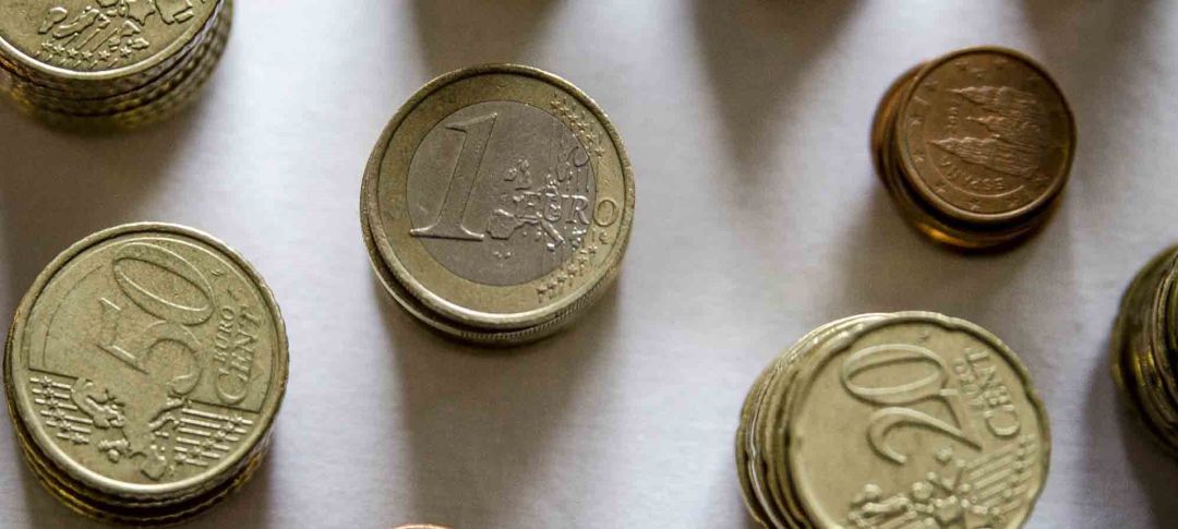 El salario medio de las mujeres en Euskadi fue de 26.197 euros anuales, inferior al de los hombres, que ascendió a 32.429 euros El salario medio de las mujeres en Euskadi fue de 26.197 euros anuales, inferior al de los hombres, que ascendió a 32.429 euros