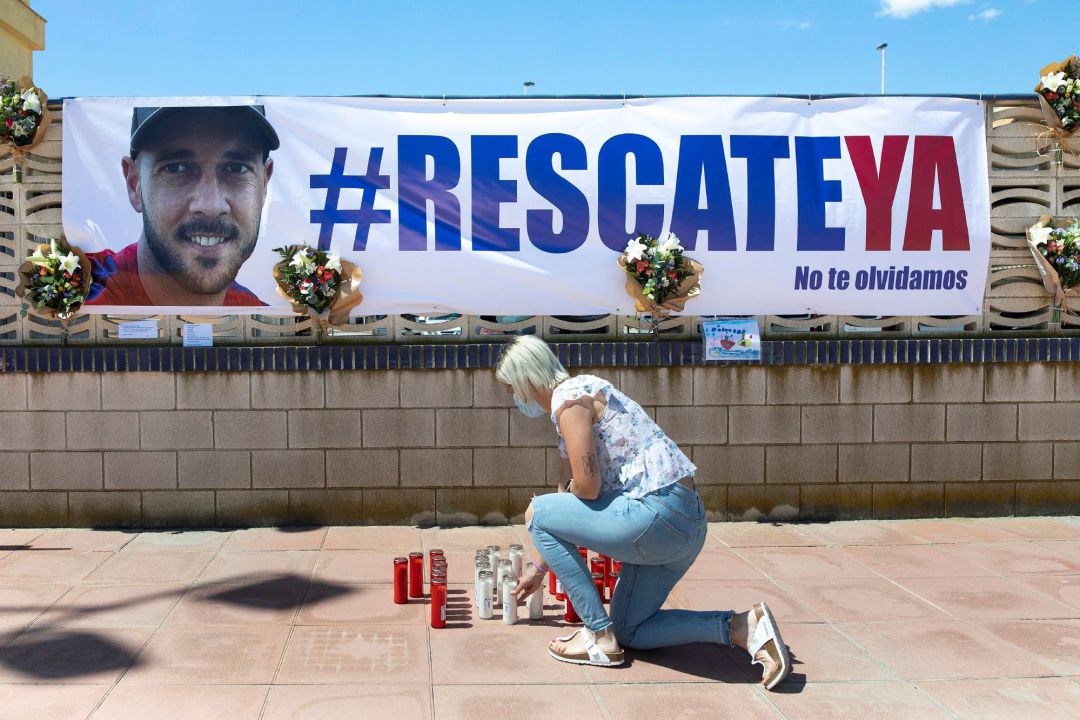 Cristina, esposa de David, el estibador de 36 años desaparecido en el accidente del buque Nazmiye Ana en el Puerto de Castelló el pasado 28 de Mayo, ha iniciado una campaña, junto a la familia y amigos, bajo el lema #rescateya para que "no caiga en el olvido" Cristina, esposa de David, el estibador de 36 años desaparecido en el accidente del buque Nazmiye Ana en el Puerto de Castelló el pasado 28 de Mayo, ha iniciado una campaña, junto a la familia y amigos, bajo el lema #rescateya para que "no caiga en el olvido"