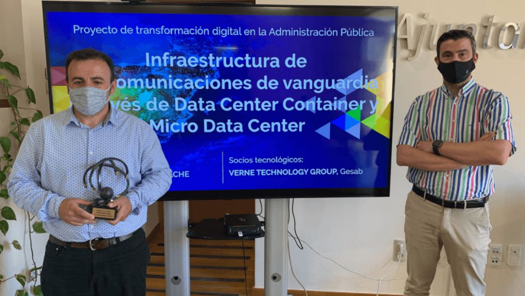 Ramón Abad, concejal de Administración Electrónica y Josué Castillo Jefe Sección Técnica de Telecomunicaciones Ramón Abad, concejal de Administración Electrónica y Josué Castillo Jefe Sección Técnica de Telecomunicaciones