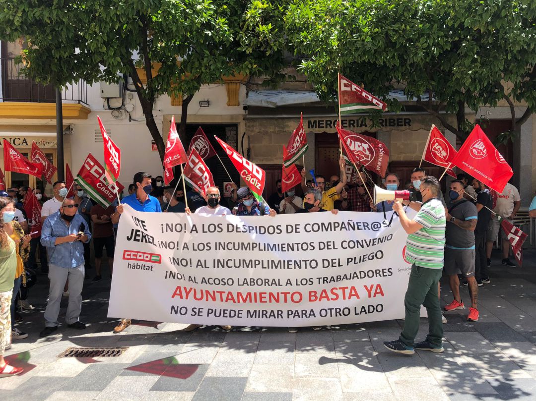 Protesta de este martes a las puertas del Ayuntamiento de Jerez Protesta de este martes a las puertas del Ayuntamiento de Jerez
