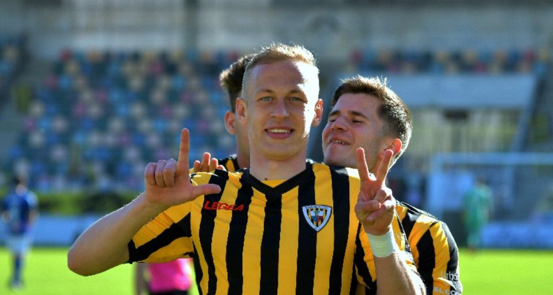 Obolskii celebra un gol en Lasesarre Obolskii celebra un gol en Lasesarre