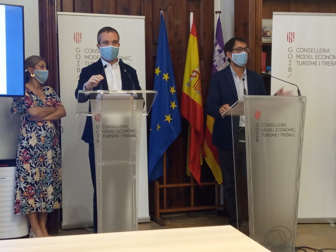 El director general de Turespaña, Miguel Sanz, y el conseller de turismo, Iago Negueruela. El director general de Turespaña, Miguel Sanz, y el conseller de turismo, Iago Negueruela.