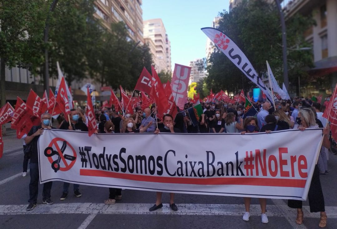 Los trabajadores de Caixabank han cortado la Gran Vía Los trabajadores de Caixabank han cortado la Gran Vía