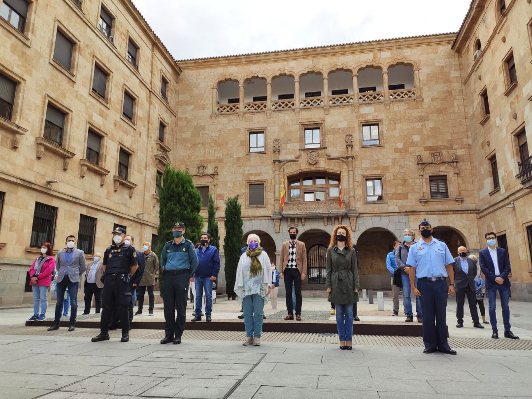 Minuto de silencio en Salamanca en memoria de la mujer asesinada en Valladolid, y como repulsa ante la agresión machista ocurrida en Salamanca Minuto de silencio en Salamanca en memoria de la mujer asesinada en Valladolid, y como repulsa ante la agresión machista ocurrida en Salamanca