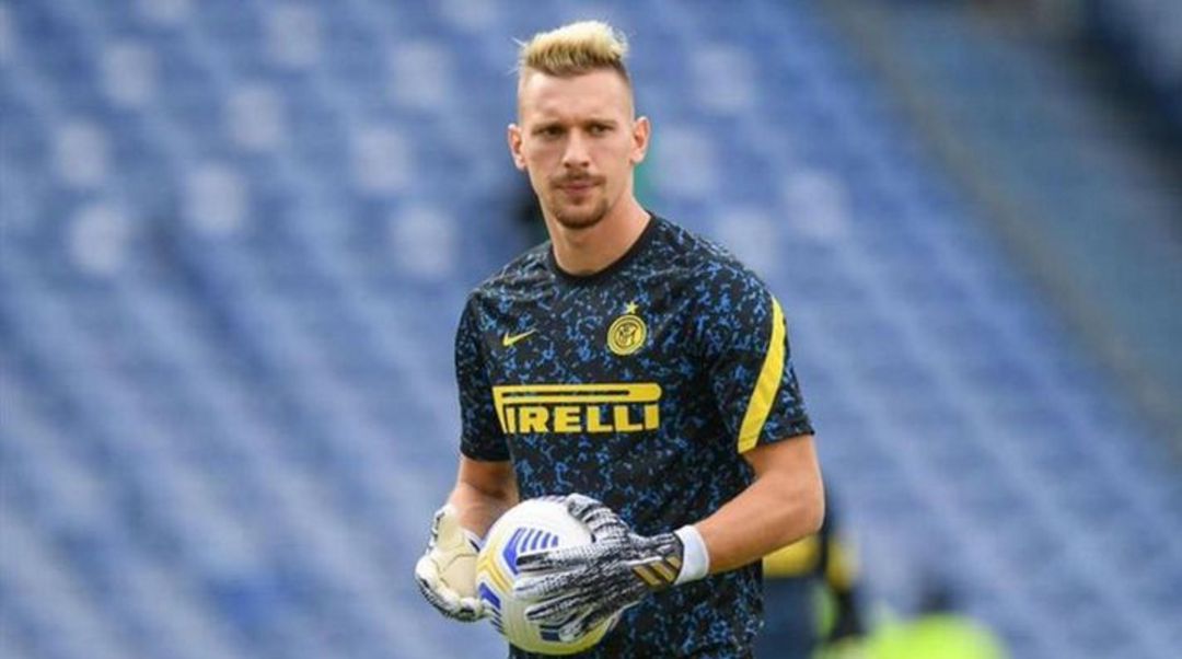 Ionut Radu en un calentamiento con el Inter de Milán Ionut Radu en un calentamiento con el Inter de Milán