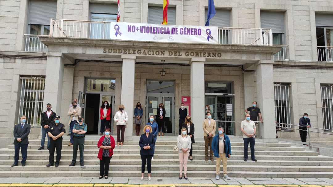 Minuto de silencio a las puertas de la Subdelegación del Gobierno en Segovia Minuto de silencio a las puertas de la Subdelegación del Gobierno en Segovia