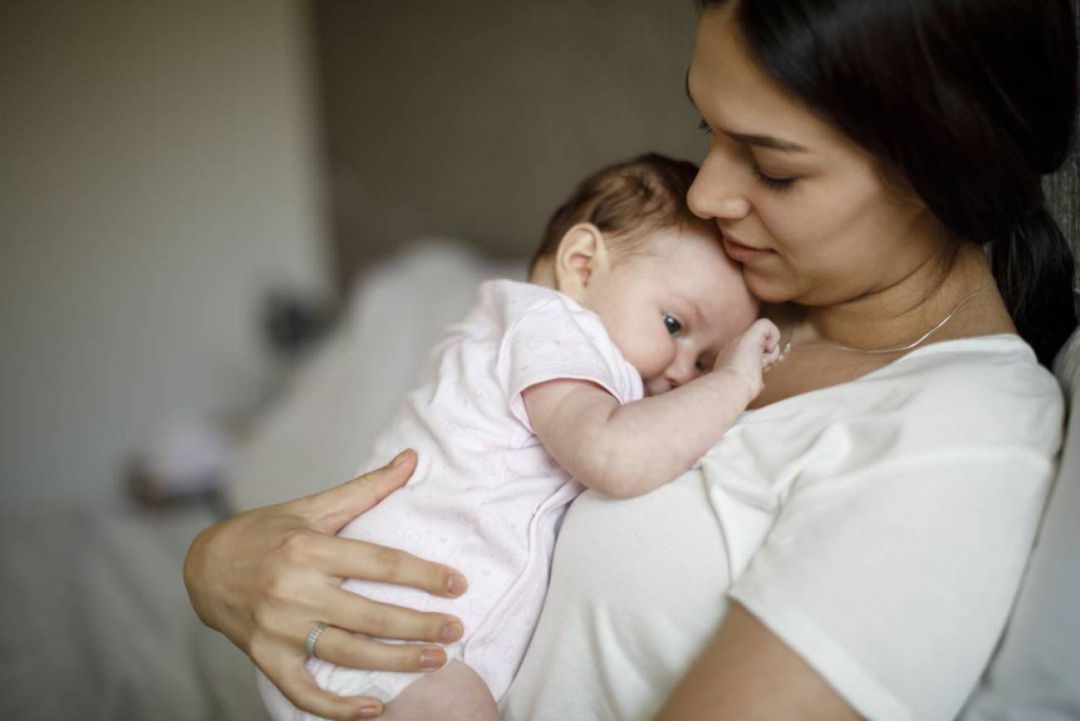Madre con un bebé Madre con un bebé