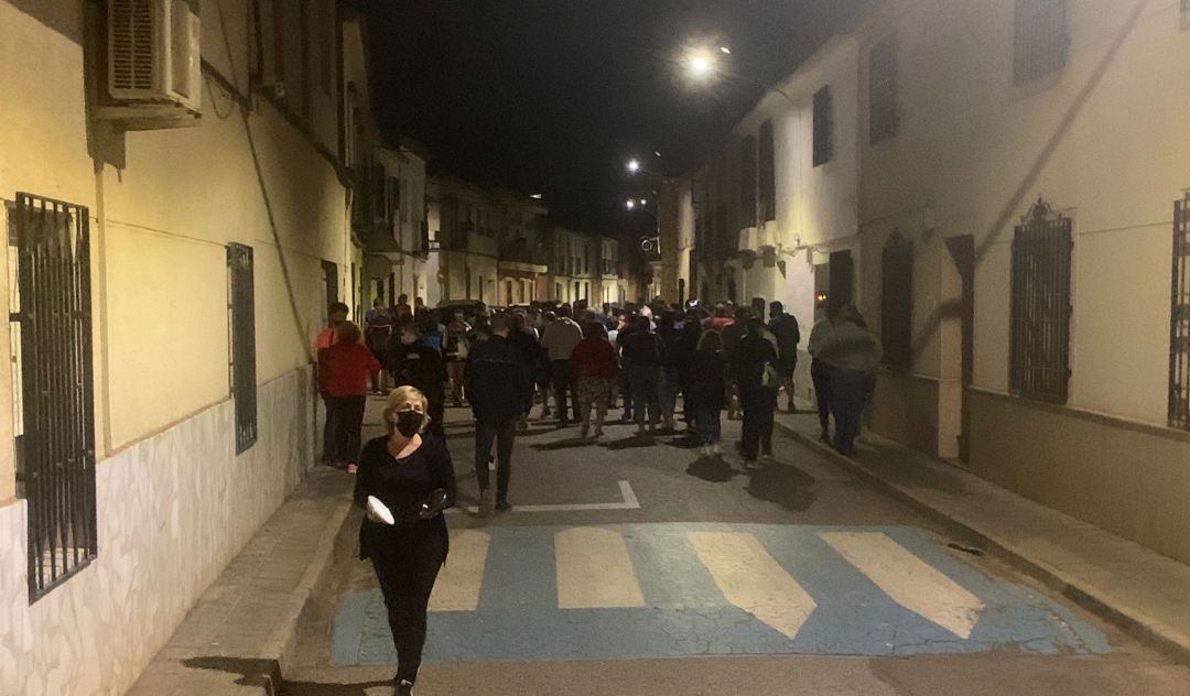 Los vecinos de Valenzuela se han manifestado hasta en cuatro ocasiones Los vecinos de Valenzuela se han manifestado hasta en cuatro ocasiones