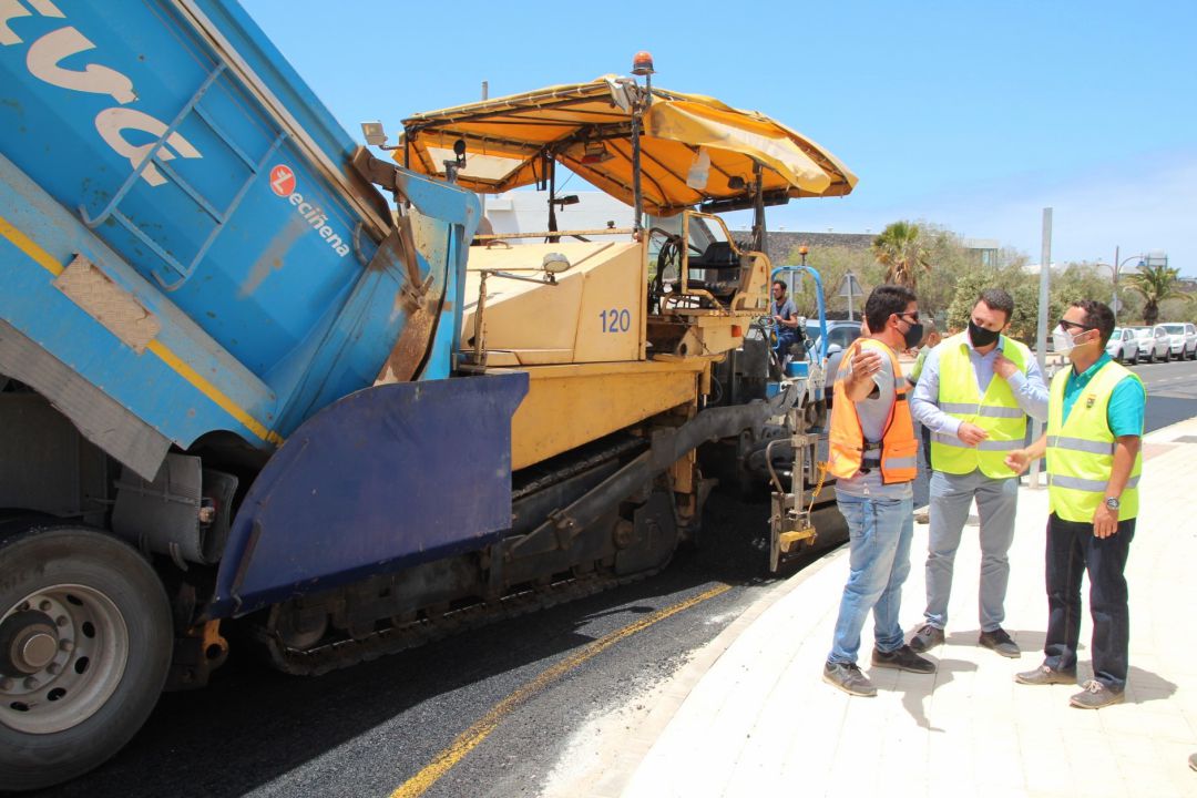 El alcalde de Yaiza, Óscar Noda y el concejal de Obras, Jonatan Lemes. El alcalde de Yaiza, Óscar Noda y el concejal de Obras, Jonatan Lemes.