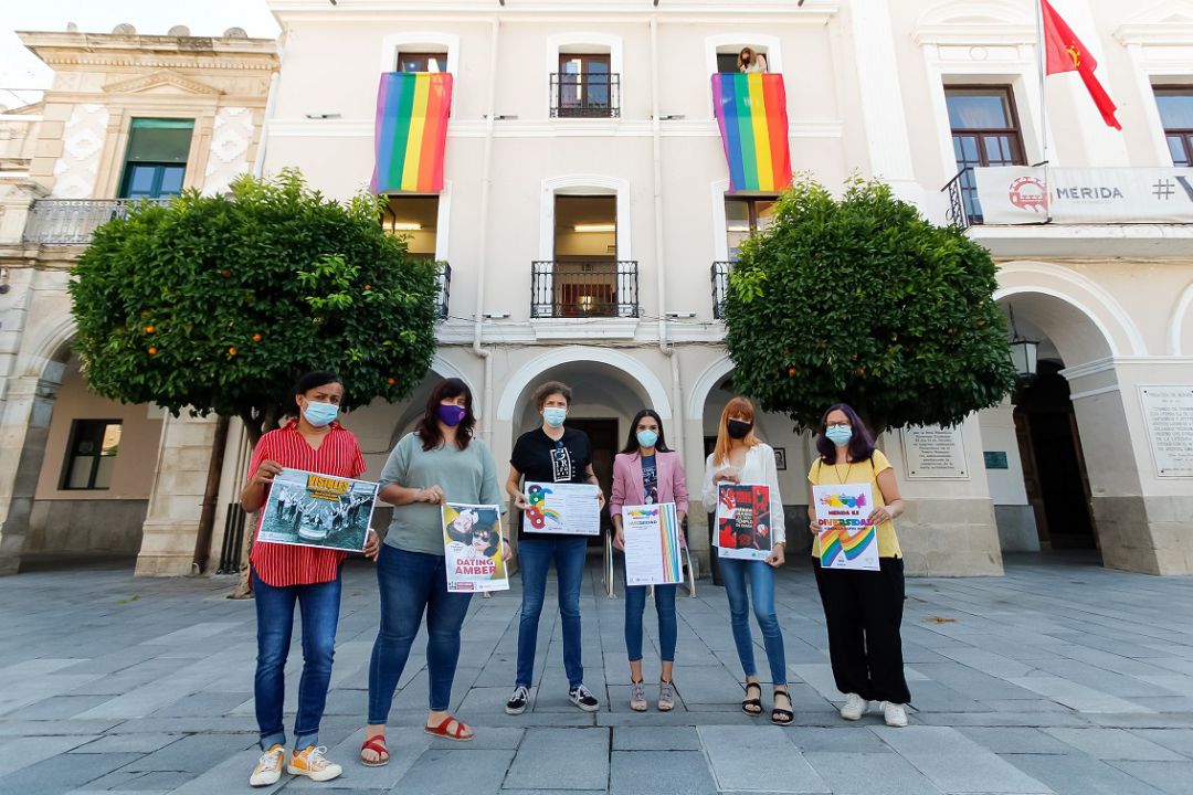 El Ayuntamiento de Mérida ya luce la bandera arcoíris El Ayuntamiento de Mérida ya luce la bandera arcoíris