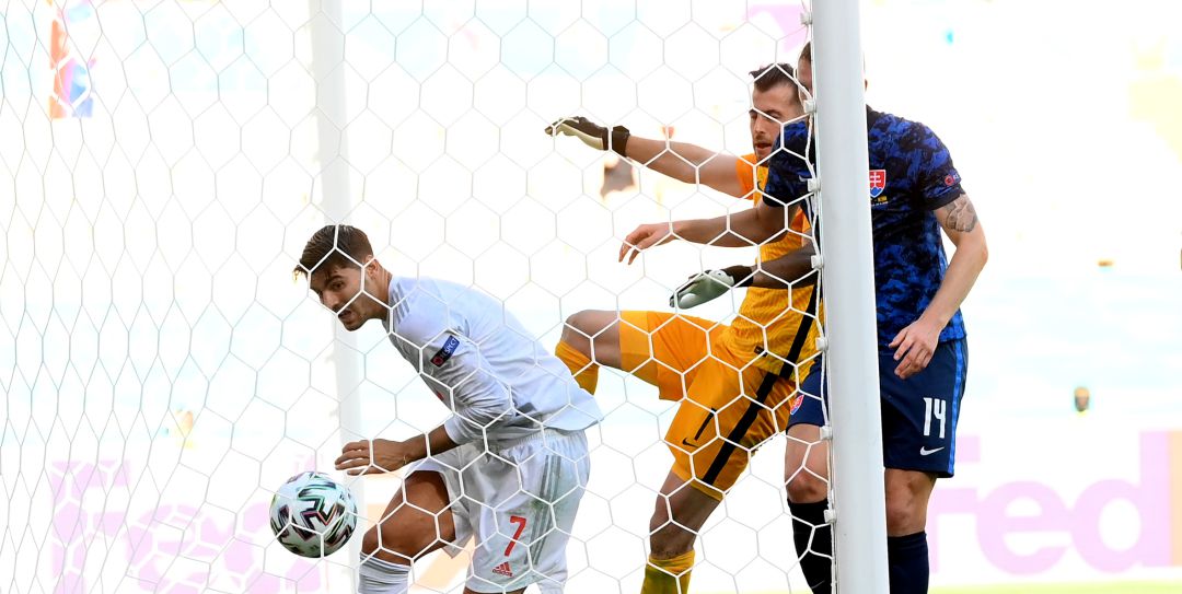 El balón entra en la portería tras el error de Dubravka El balón entra en la portería tras el error de Dubravka