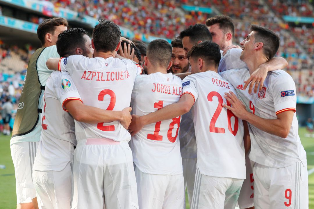 El equipo español hace un corro tras la victoria El equipo español hace un corro tras la victoria