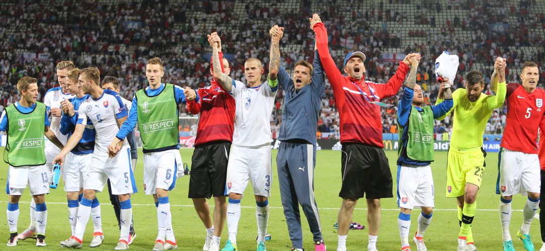 Los jugadores de la selección eslovaca celebran el empate en la Eurocopa de 2016 ante Inglaterra Los jugadores de la selección eslovaca celebran el empate en la Eurocopa de 2016 ante Inglaterra