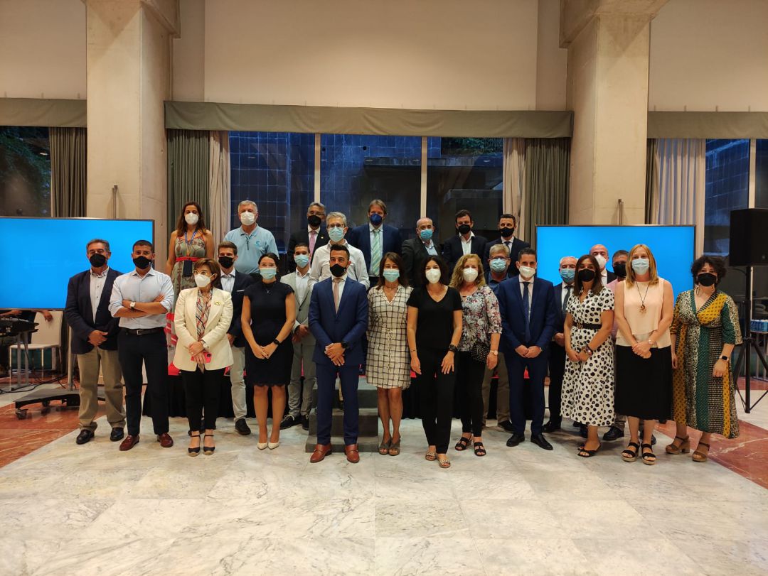 Reunión en Sevilla para promocionar el aeropuerto de Castellón Reunión en Sevilla para promocionar el aeropuerto de Castellón