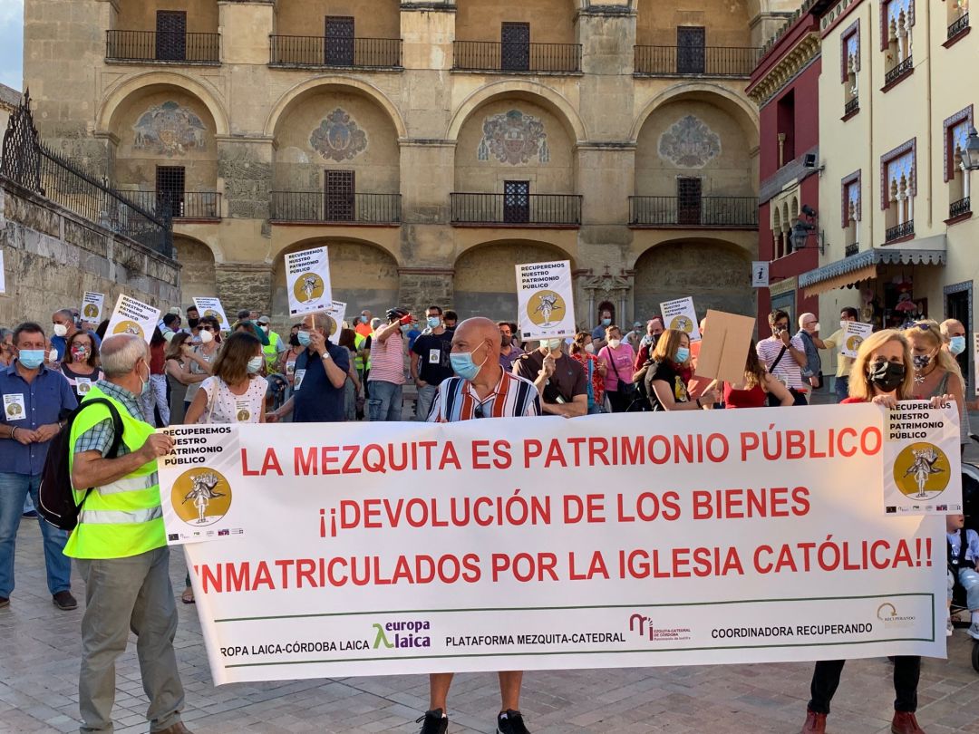 Acto de protesta, muy cerca de la Mezquita Catedral Acto de protesta, muy cerca de la Mezquita Catedral