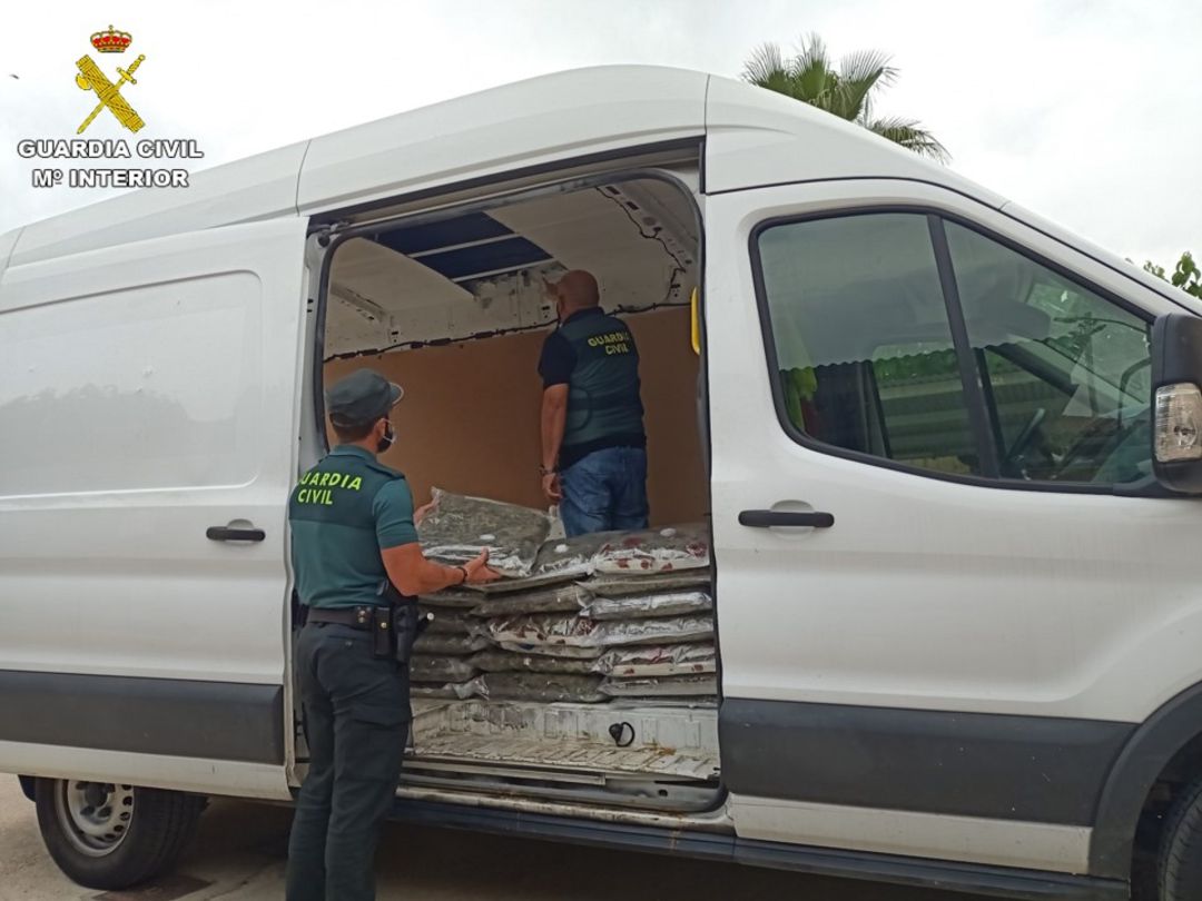 Furgoneta donde se transportaba la droga Furgoneta donde se transportaba la droga