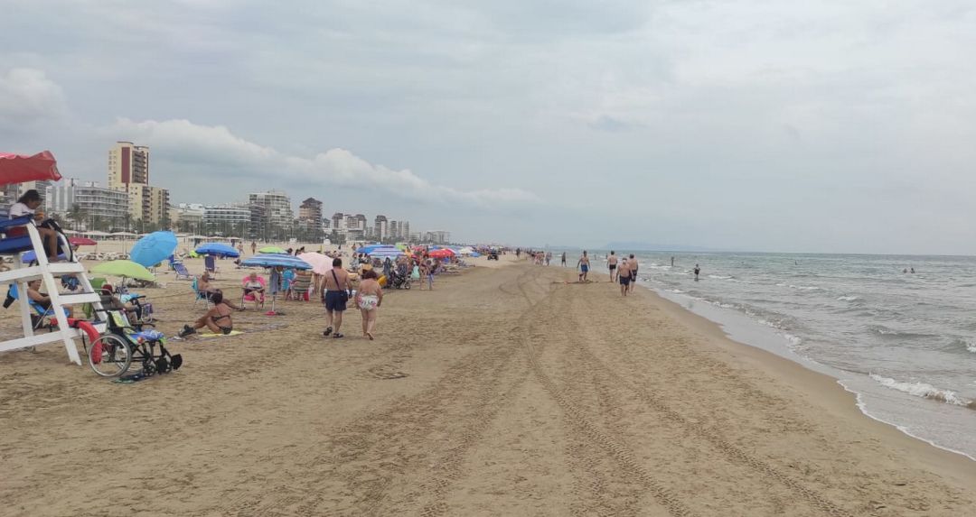 Pasillo de seguridad de 10 metros en la playa de Gandia Pasillo de seguridad de 10 metros en la playa de Gandia