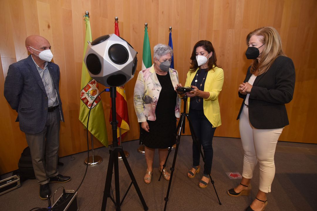 La Diputada de Asistencia a Municipios, Mari Ángeles Blanco, asiste a las explicaciones de las expertas La Diputada de Asistencia a Municipios, Mari Ángeles Blanco, asiste a las explicaciones de las expertas