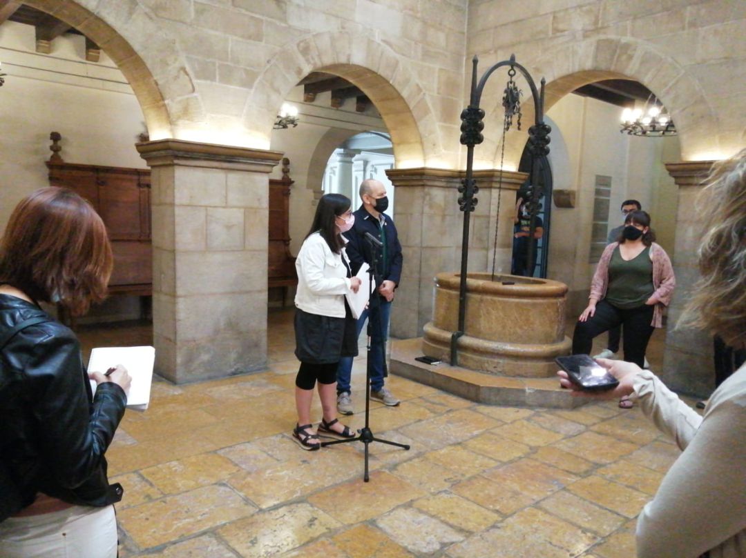 Jordina Freixanet acompanyada de Jaume Rutllant donant explicacions de la paralització de l'expedient de Torre Salses, aquest migdia, des de l'Ajuntament de Lleida Jordina Freixanet acompanyada de Jaume Rutllant donant explicacions de la paralització de l'expedient de Torre Salses, aquest migdia, des de l'Ajuntament de Lleida