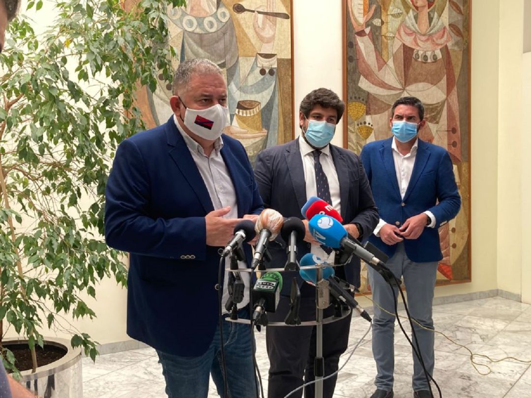 Lucas Jiménez, Fernando López Miras y Antonio Luengo (de izquierda a derecha) Lucas Jiménez, Fernando López Miras y Antonio Luengo (de izquierda a derecha)