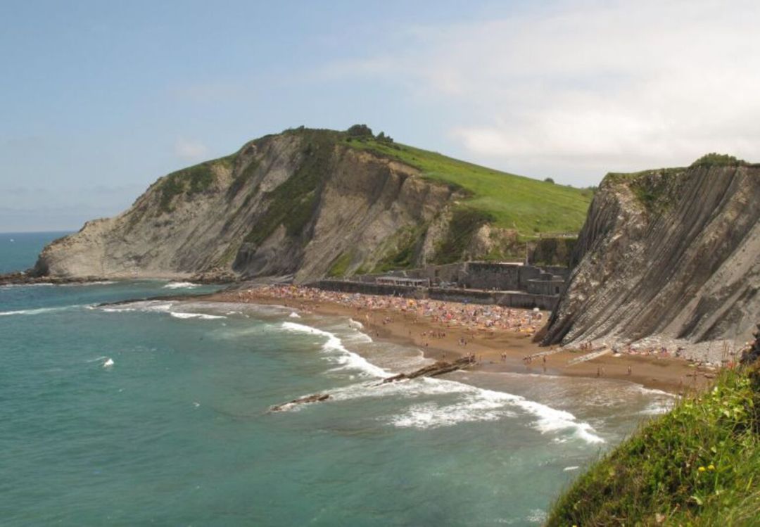 Imagen de archivo de la playa Itzurun de Zumaia Imagen de archivo de la playa Itzurun de Zumaia