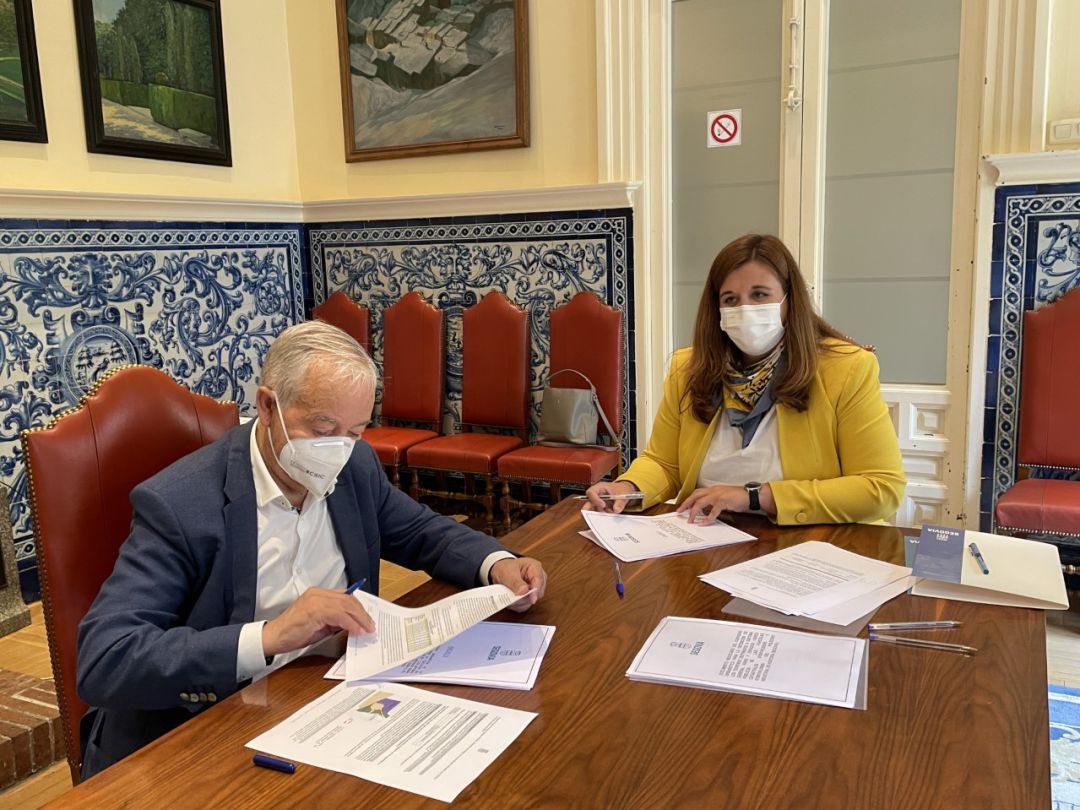 Firma del convenio entre el Ayuntamiento y la empresa Almerimar Firma del convenio entre el Ayuntamiento y la empresa Almerimar