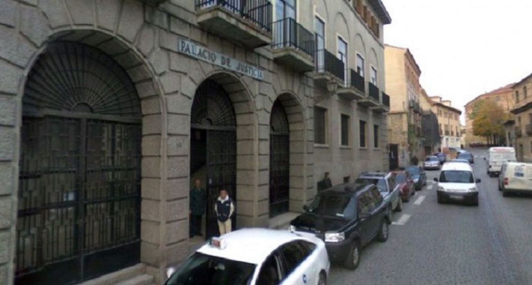 Fachada de la Audiencia Provincial Fachada de la Audiencia Provincial