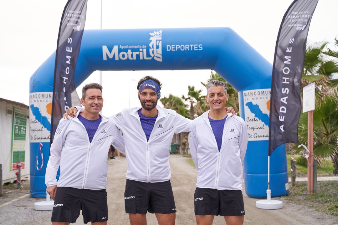 Diego Chacón, Andrés Valverde y Diego Romero, los tres artífices del desafío, consiguieron el reto deportivo de unir la playa de Motril, el Pico Mulhacén -el techo de la Península a 3.479 metros de altitud- y Granada en menos de 20 horas. Diego Chacón, Andrés Valverde y Diego Romero, los tres artífices del desafío, consiguieron el reto deportivo de unir la playa de Motril, el Pico Mulhacén -el techo de la Península a 3.479 metros de altitud- y Granada en menos de 20 horas.