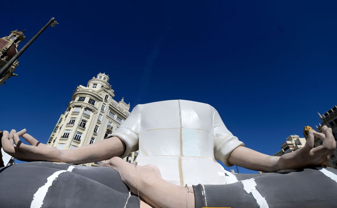 Cuerpo central de la falla municipal del 2020 conocida como "la meditadora" Cuerpo central de la falla municipal del 2020 conocida como "la meditadora"