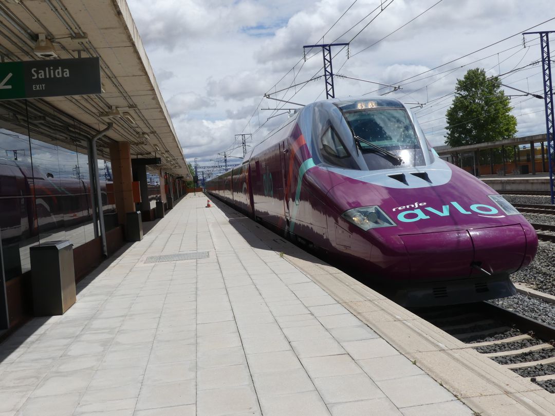 Primera parada del AVLO en la estación de Guadalajara - Yebes Primera parada del AVLO en la estación de Guadalajara - Yebes