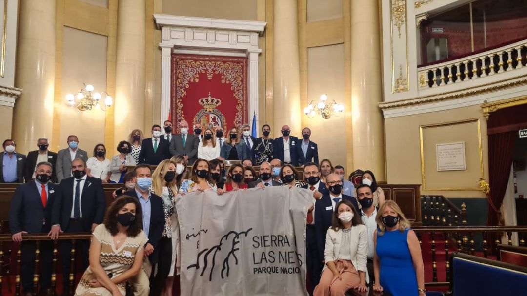 Alcaldes y autoridades en el Senado este miercoles tras la votación Alcaldes y autoridades en el Senado este miercoles tras la votación