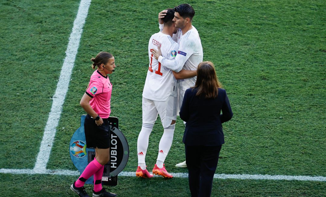 El cambio entre Álvaro Morata y Ferrán Torres. El cambio entre Álvaro Morata y Ferrán Torres.