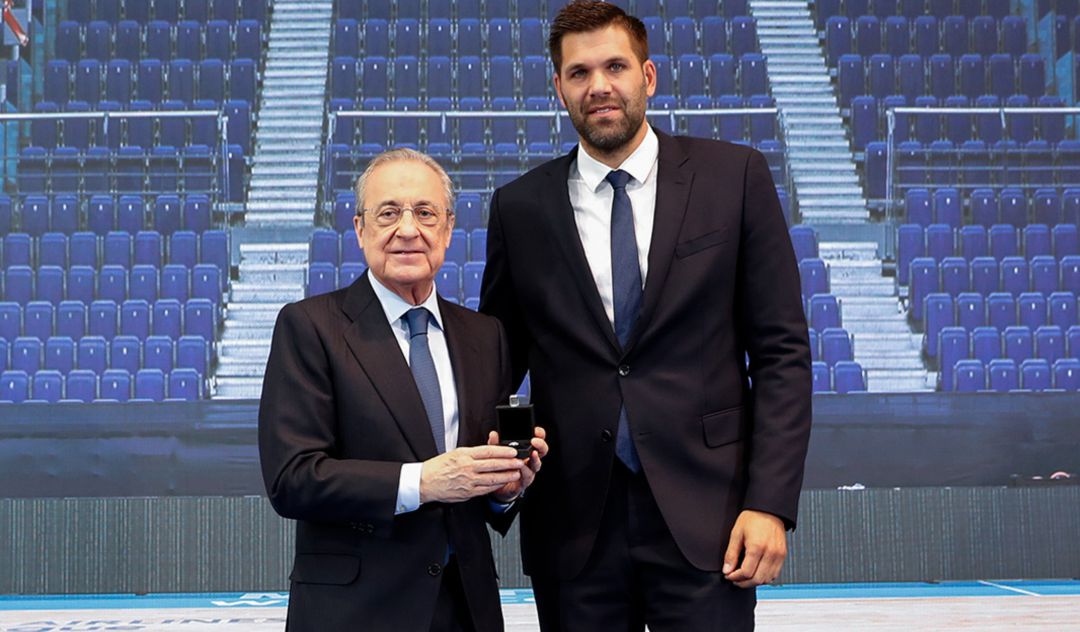 Florentino Pérez y Felipe Reyes, en la despedida del capitán del Real Madrid. Florentino Pérez y Felipe Reyes, en la despedida del capitán del Real Madrid.