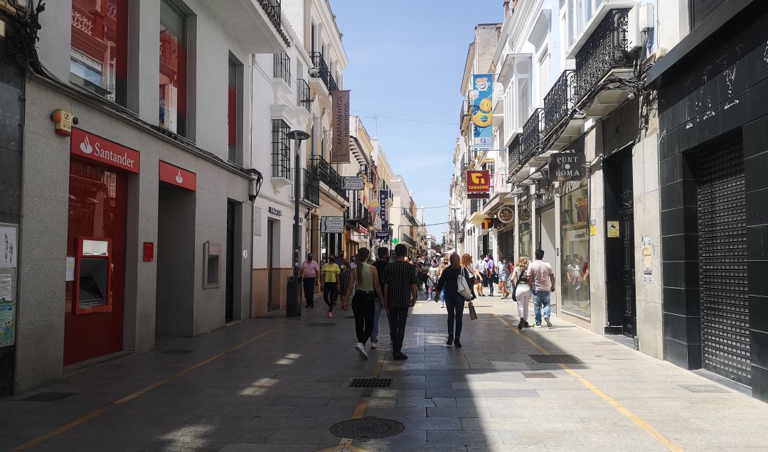 La Carrera Espinel es la principal vía peatonal de la ciudad por donde transitan a diario cientos de vecinos La Carrera Espinel es la principal vía peatonal de la ciudad por donde transitan a diario cientos de vecinos