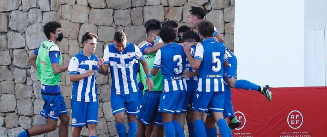 Los juveniles del Deportivo celebran el gol Los juveniles del Deportivo celebran el gol