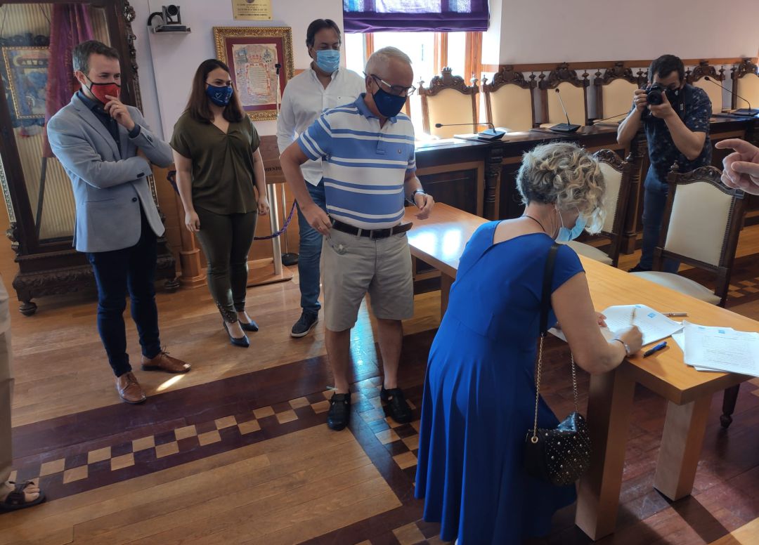 Los propietarios de los inmuebles y el alcalde de Jaén ya han firmado la cesión de estas viviendas para poder recuperar esta Iglesia que lleva el sello del insigne arquitecto Andrés de Vandelvira Los propietarios de los inmuebles y el alcalde de Jaén ya han firmado la cesión de estas viviendas para poder recuperar esta Iglesia que lleva el sello del insigne arquitecto Andrés de Vandelvira