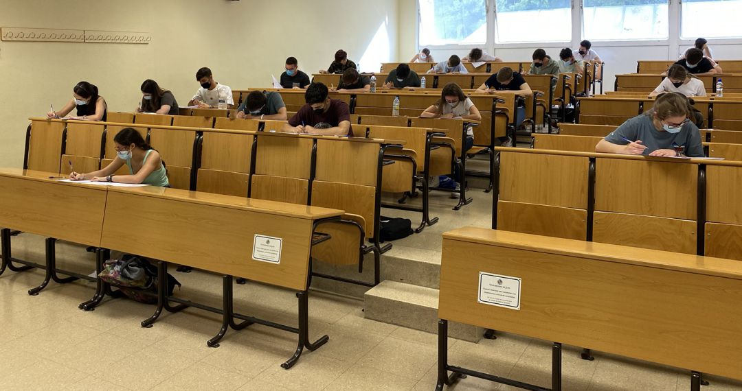 Estudiantes realizan los exámenes de Selectividad en la Universidad de Jaén. Estudiantes realizan los exámenes de Selectividad en la Universidad de Jaén.