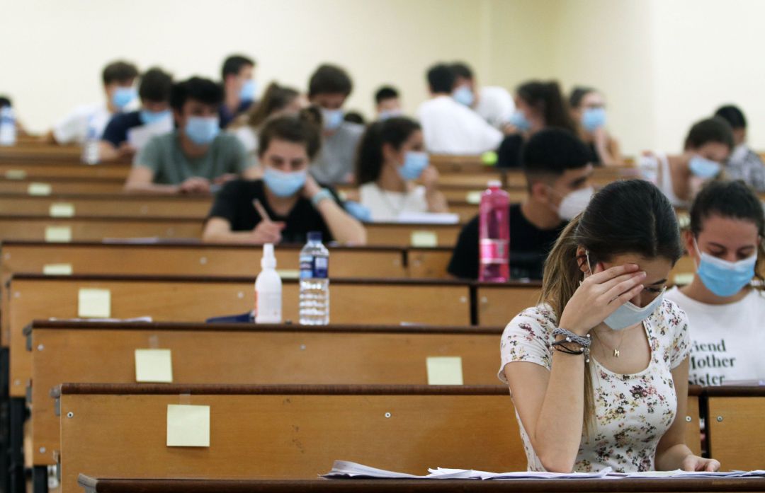 Archivo - Estuciantes se examinan de la Selectividad. Archivo - Estuciantes se examinan de la Selectividad.