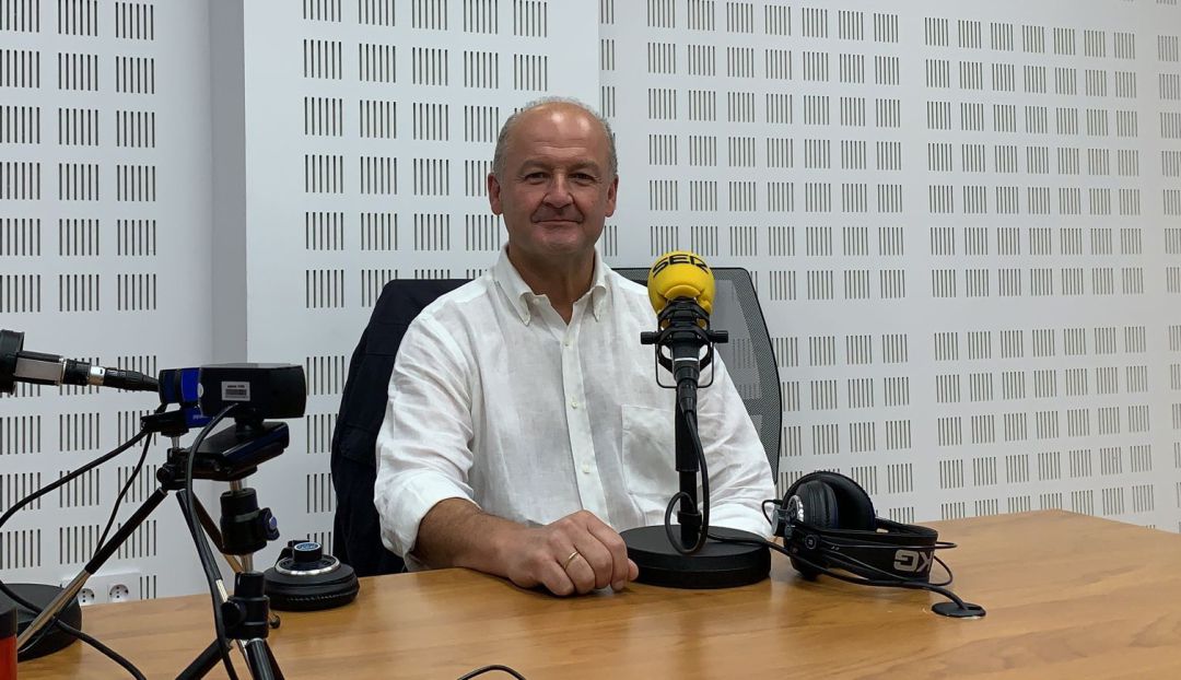 Alberto Balbontín en el estudio del programa Hoy por Hoy Sevilla Alberto Balbontín en el estudio del programa Hoy por Hoy Sevilla