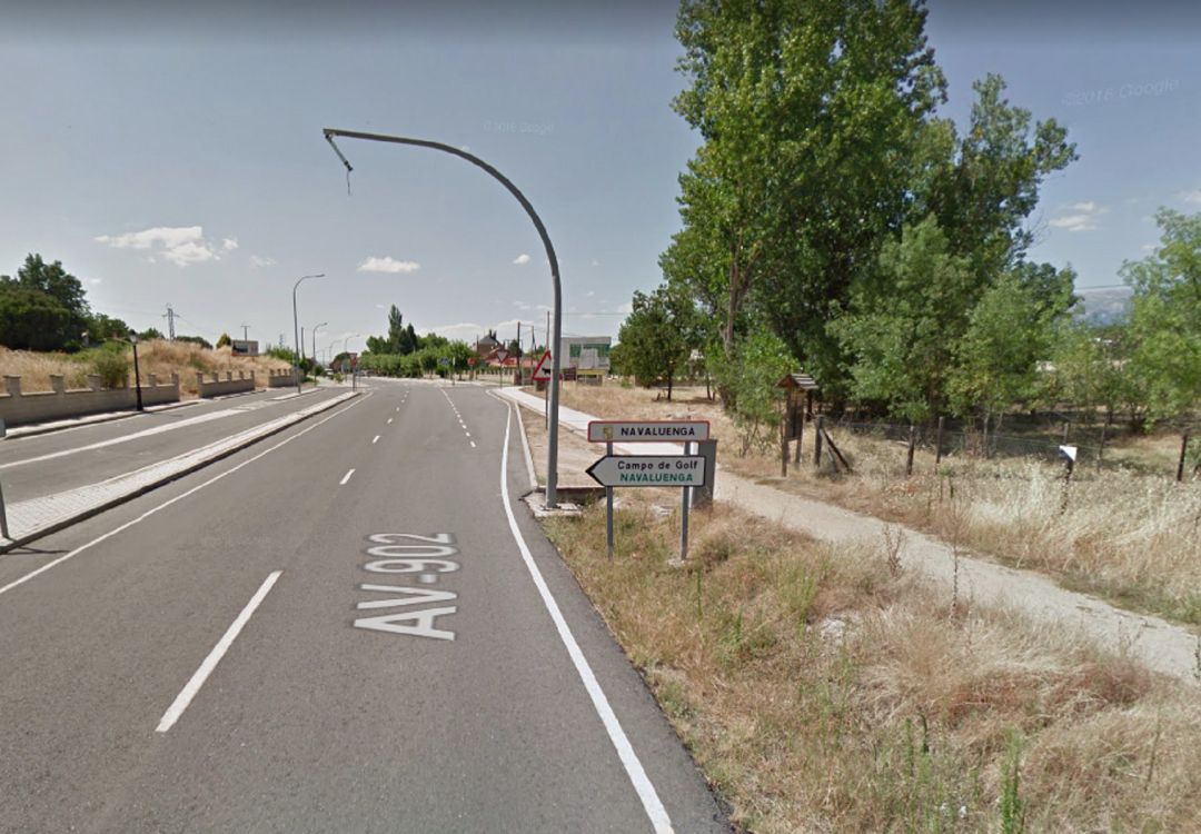 Entrada a Navaluenga por la AV-902 Entrada a Navaluenga por la AV-902