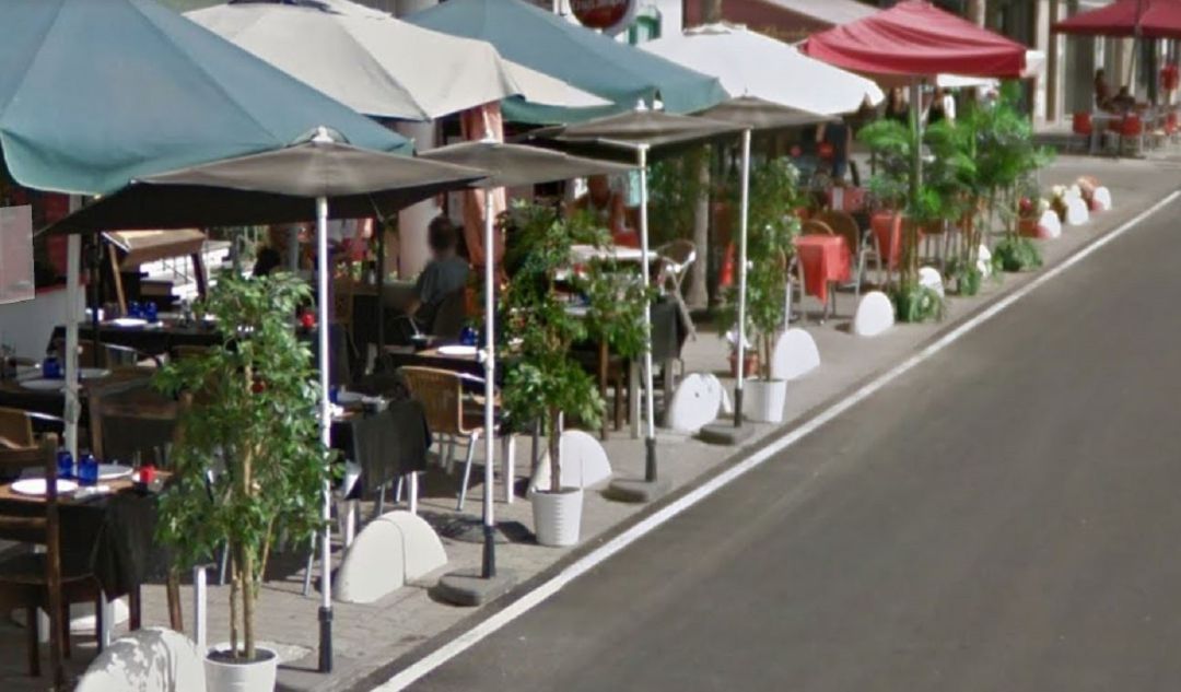 Terrazas de un restaurante en Arrecife. Terrazas de un restaurante en Arrecife.